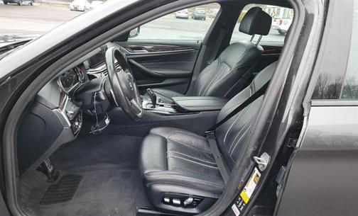 Photo 5 of 6 of 2018 BMW 540 i xDrive