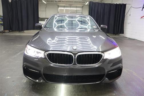 Photo 4 of 50 of 2018 BMW 540 i xDrive