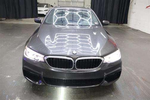 Photo 5 of 50 of 2018 BMW 540 i xDrive