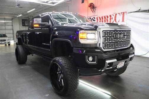 Photo 1 of 43 of 2019 GMC Sierra 2500 Denali