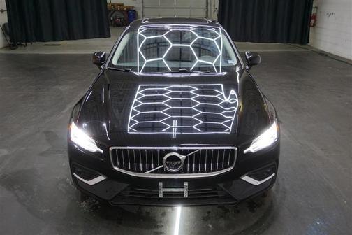 Photo 4 of 46 of 2019 Volvo S60 T6 Inscription