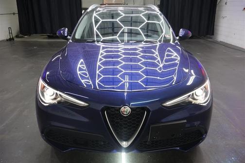 Photo 3 of 43 of 2021 Alfa Romeo Stelvio Ti
