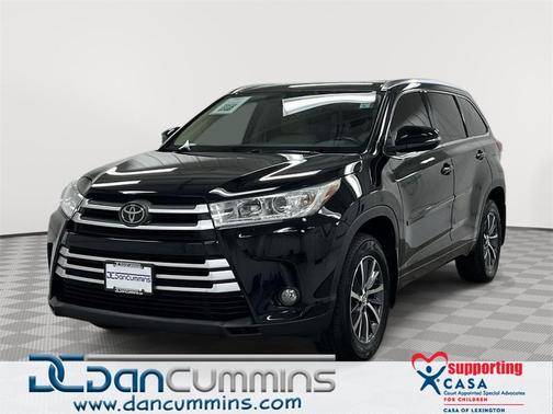 Photo 1 of 45 of 2018 Toyota Highlander SE