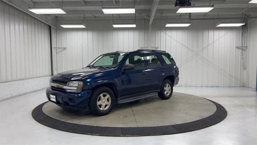 Photo 4 of 37 of 2003 Chevrolet Trailblazer LS