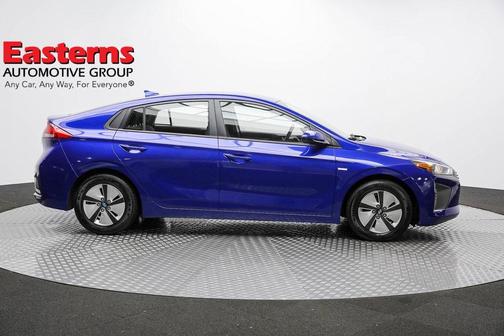 Photo 4 of 60 of 2019 Hyundai IONIQ Hybrid Blue