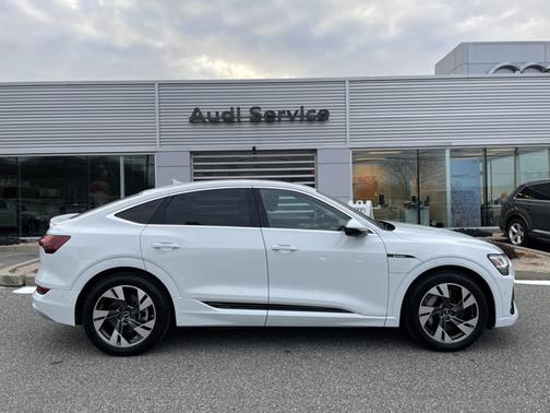 Photo 3 of 56 of 2022 Audi e-tron Sportback S line Prestige