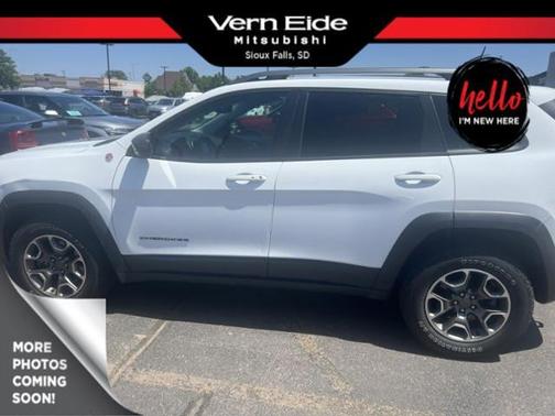 Photo 1 of 2 of 2020 Jeep Cherokee Trailhawk