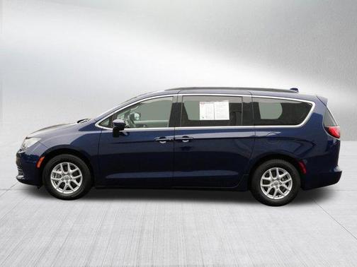 Photo 4 of 48 of 2020 Chrysler Voyager LXI