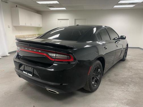 Photo 5 of 31 of 2019 Dodge Charger SXT