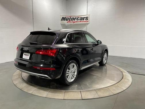 Photo 5 of 42 of 2019 Audi Q5 2.0T Premium Plus
