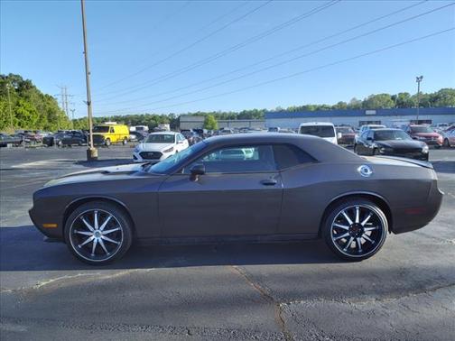 Photo 2 of 21 of 2014 Dodge Challenger SXT