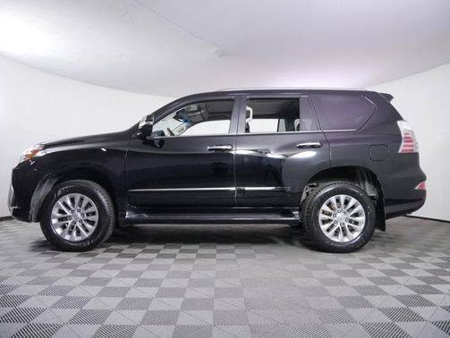 Photo 3 of 23 of 2019 Lexus GX 460 Base