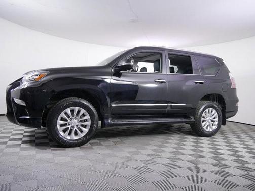 Photo 2 of 23 of 2019 Lexus GX 460 Base