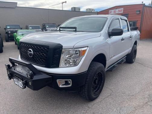 Photo 3 of 24 of 2017 Nissan Titan S