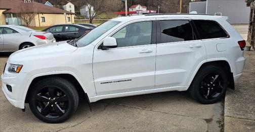 Photo 3 of 15 of 2015 Jeep Grand Cherokee Altitude