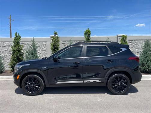 Photo 2 of 26 of 2023 Kia Seltos Nightfall Edition