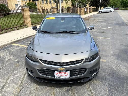 Photo 2 of 37 of 2018 Chevrolet Malibu LT