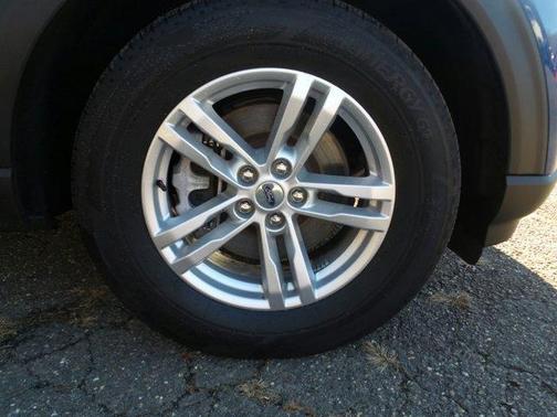 Photo 5 of 30 of 2020 Ford Explorer XLT