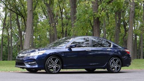 Photo 1 of 52 of 2017 Honda Accord Sport SE