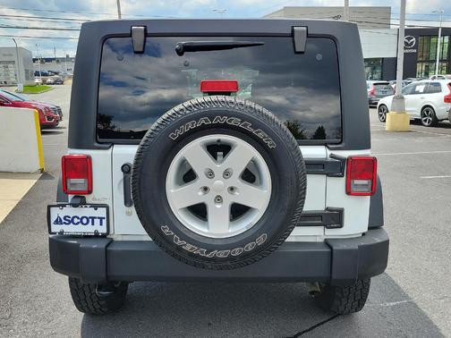 Photo 5 of 28 of 2015 Jeep Wrangler Unlimited Sport