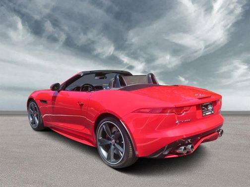 Photo 3 of 33 of 2016 Jaguar F-TYPE R