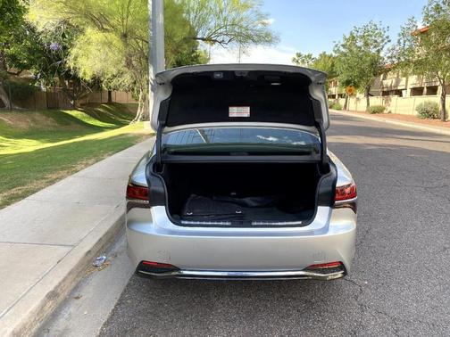 Photo 5 of 77 of 2018 Lexus LS 500h Base