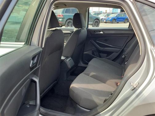 Photo 5 of 25 of 2021 Volkswagen Jetta 1.4T S