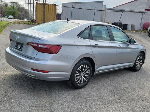 Photo 3 of 25 of 2021 Volkswagen Jetta 1.4T S