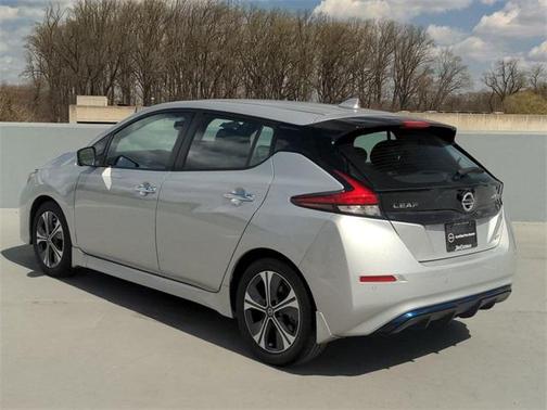 Photo 2 of 32 of 2020 Nissan Leaf SV