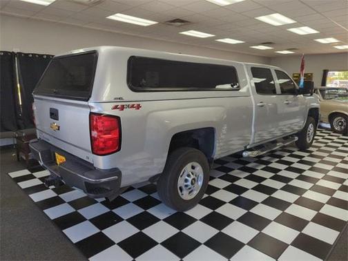 Photo 4 of 51 of 2018 Chevrolet Silverado 2500 LT