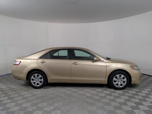 Photo 5 of 25 of 2011 Toyota Camry Hybrid Base (E-CVT)