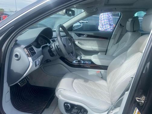 Photo 3 of 3 of 2017 Audi S8 4.0T Plus