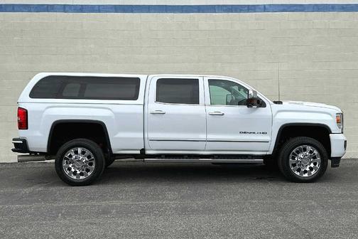 Photo 3 of 37 of 2017 GMC Sierra 2500 Denali