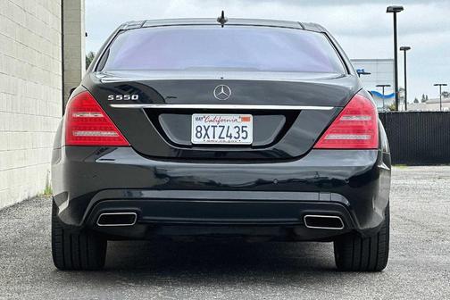 Photo 5 of 38 of 2011 Mercedes-Benz S-Class S 550