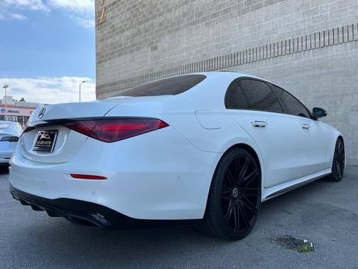 Photo 4 of 19 of 2022 Mercedes-Benz S-Class S 580 4MATIC