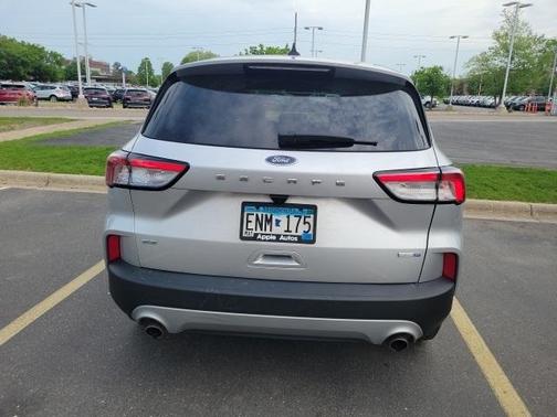 Photo 5 of 11 of 2020 Ford Escape SE