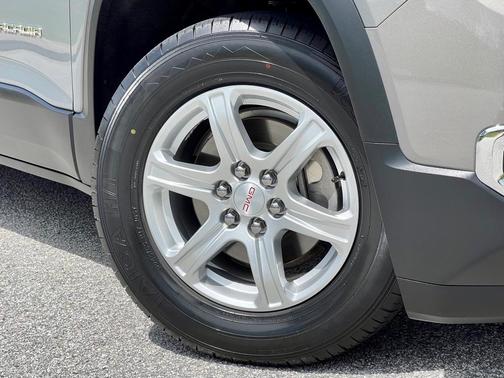 Photo 4 of 33 of 2019 GMC Acadia SLE-1