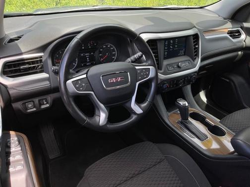 Photo 2 of 33 of 2019 GMC Acadia SLE-1
