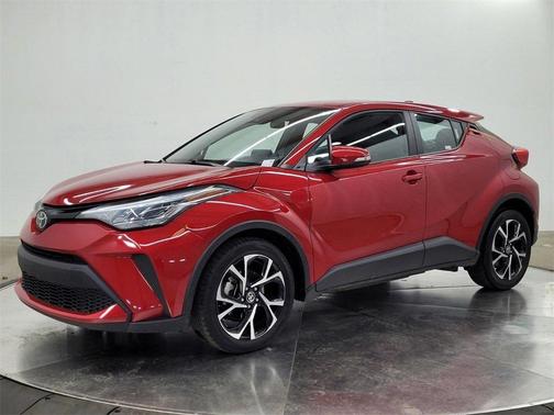 Photo 4 of 44 of 2020 Toyota C-HR XLE