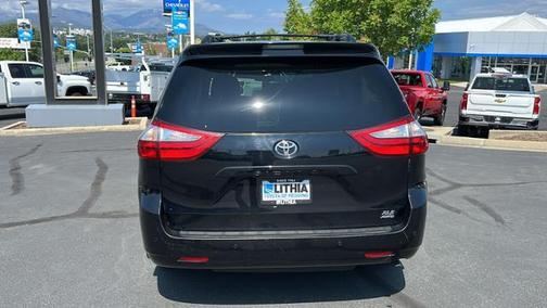 Photo 5 of 21 of 2016 Toyota Sienna XLE