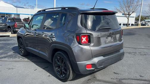 Photo 4 of 21 of 2017 Jeep Renegade Altitude
