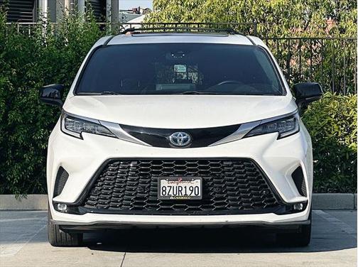 Photo 2 of 17 of 2021 Toyota Sienna XSE 7 Passenger