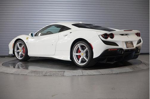 Photo 2 of 29 of 2020 Ferrari F8 Tributo Base