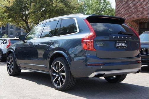 Photo 3 of 36 of 2020 Volvo XC90 T6 Momentum 6 Passenger