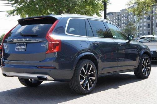 Photo 4 of 36 of 2020 Volvo XC90 T6 Momentum 6 Passenger