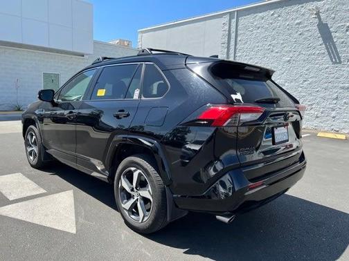Photo 3 of 37 of 2021 Toyota RAV4 Prime SE