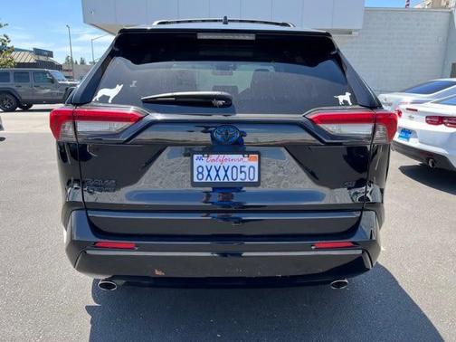 Photo 4 of 37 of 2021 Toyota RAV4 Prime SE