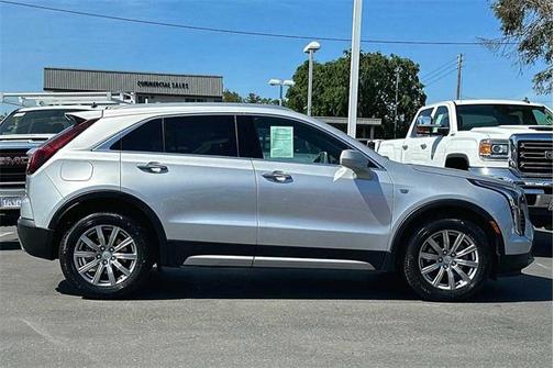Photo 3 of 28 of 2020 Cadillac XT4 Premium Luxury