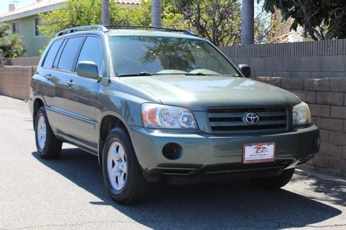 Photo 2 of 44 of 2006 Toyota Highlander w/3rd Row