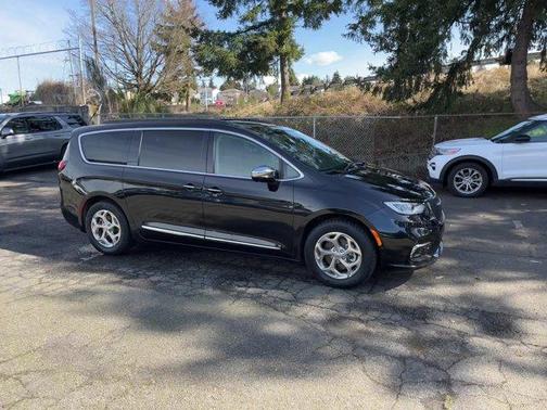 Photo 2 of 46 of 2022 Chrysler Pacifica Limited